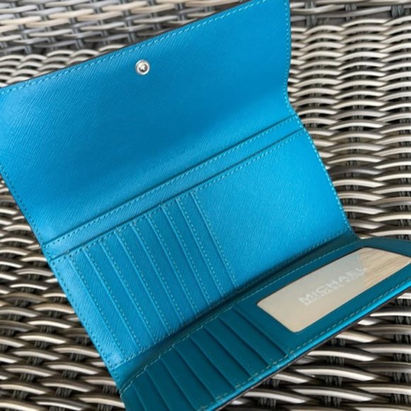 Jet Set Travel Large Trifold Wallet Leather - Picture 11 of 16